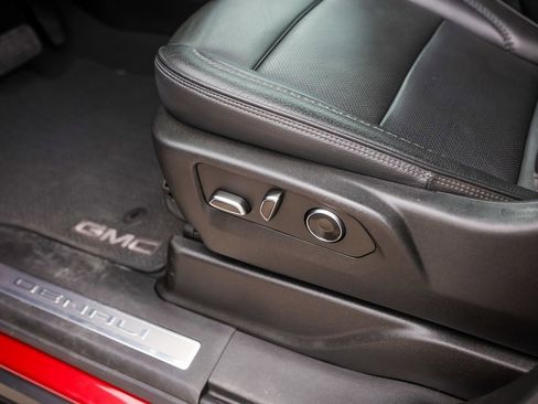 Used 2023 GMC Yukon Denali image 8