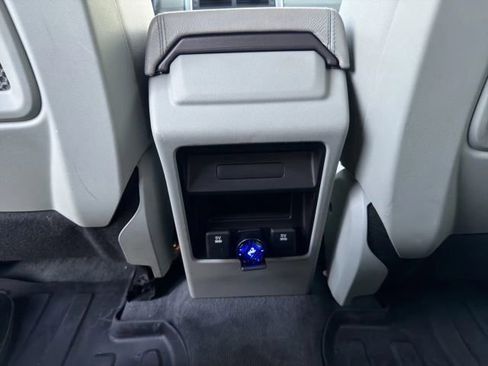 Used 2016 Land Rover Discovery Sport SE image 16