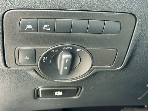 Used 2023 Mercedes-Benz Metris Passenger image 32