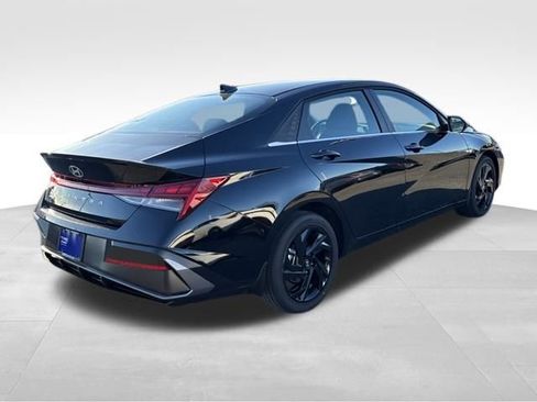 New 2026 Hyundai Elantra SEL Sport Premium FWD image 5