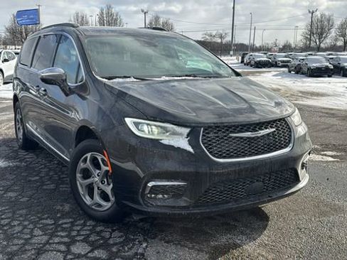 Used 2022 Chrysler Pacifica Limited image 2