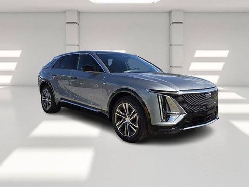 New 2026 Cadillac Lyriq Premium Luxury AWD/4WD image 7