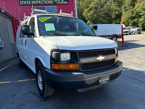 Used 2015 Chevrolet Express 3500 image 2