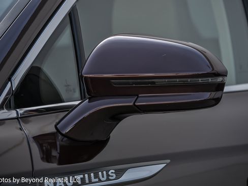Used 2021 Lincoln Nautilus Reserve AWD/4WD image 5