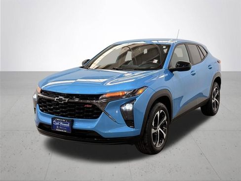 Used 2025 Chevrolet Trax RS w/ Driver Confidence Package image 2