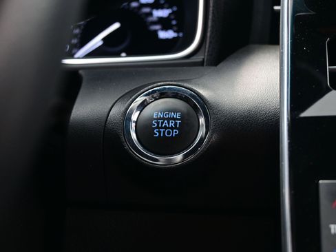 Used 2019 Toyota Avalon XLE image 23