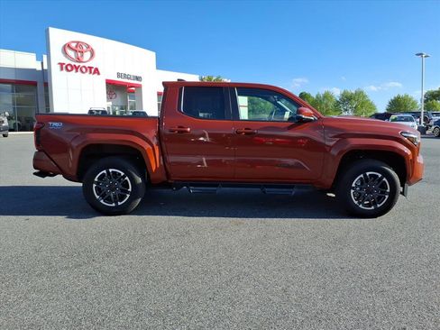 Certified 2025 Toyota Tacoma TRD Sport w/ TRD Sport Premium Package AWD/4WD image 3