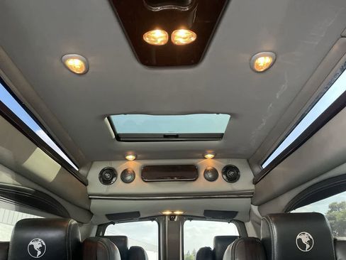Used 2019 GMC Savana 2500 Extended w/ Enhanced Convenience Package image 22