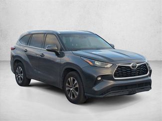 Used 2022 Toyota Highlander XLE video 3