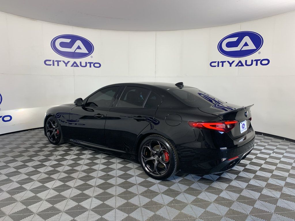 Used 2019 Alfa Romeo Giulia w/ Quick Order Package 22K Sport RWD image 5