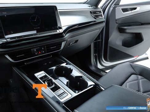 Used 2024 Volkswagen Atlas Cross Sport SE w/ Panoramic Sunroof Package image 23