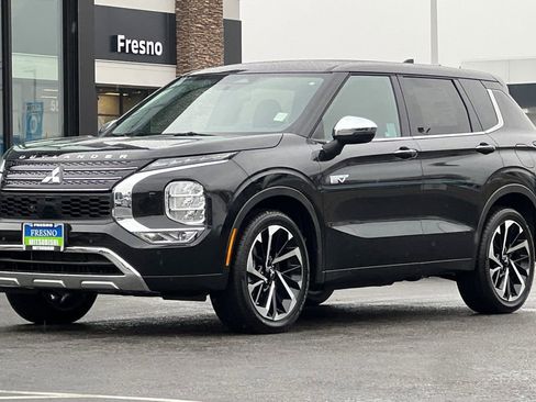 New 2025 Mitsubishi Outlander SE image 9