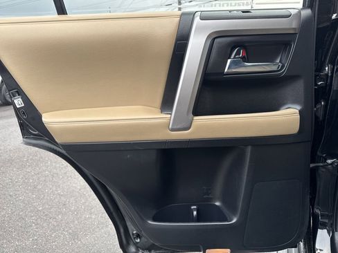 Used 2018 Toyota 4Runner SR5 Premium RWD image 19