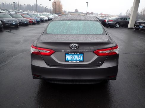 Used 2018 Toyota Camry LE image 4