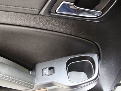 Used 2018 Chevrolet Suburban LT image 20