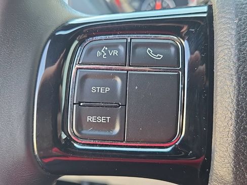 Used 2019 Dodge Grand Caravan SXT FWD image 16