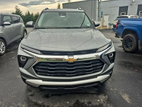 Used 2025 Chevrolet TrailBlazer LT w/ Convenience Package AWD/4WD image 2