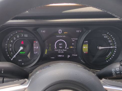 Used 2025 Jeep Wrangler Unlimited Sahara AWD/4WD image 28