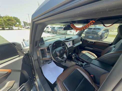 Used 2022 Ford Bronco Outer Banks AWD/4WD image 14