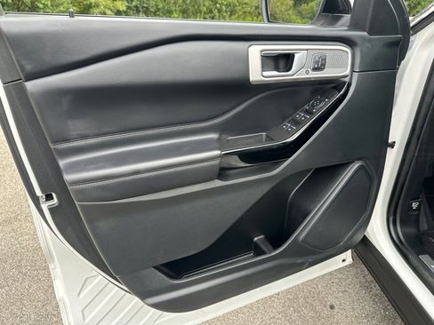 Used 2023 Ford Explorer Platinum image 30