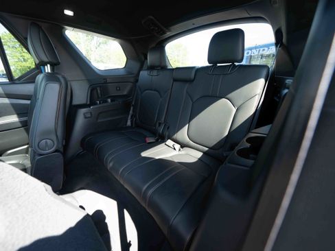 Used 2025 Honda Pilot TrailSport image 24