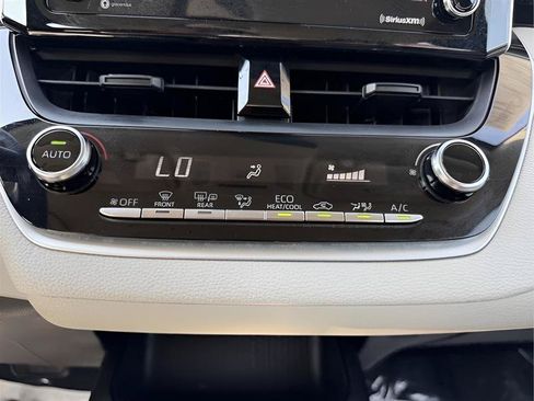 Used 2021 Toyota Corolla LE FWD image 38