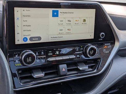 Used 2023 Toyota Highlander Platinum image 6