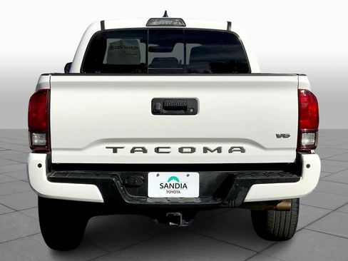 Used 2019 Toyota Tacoma TRD Off-Road w/ TRD Premium Off Road Package image 4