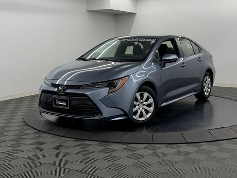 Used 2026 Toyota Corolla LE FWD image 3