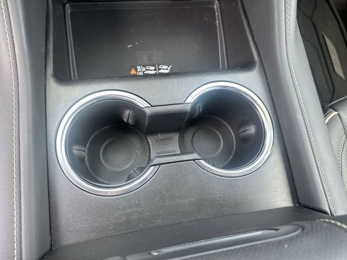 Used 2024 GMC Yukon SLT w/ SLT Luxury Package image 24