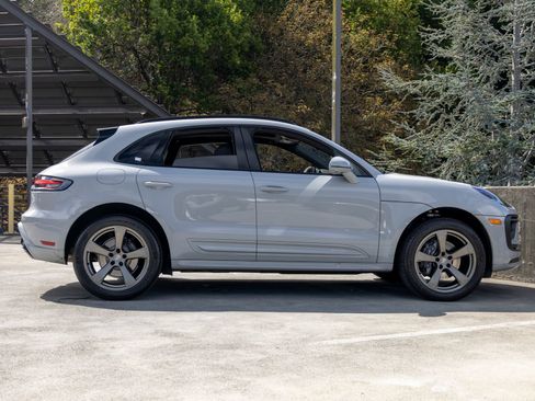Certified 2025 Porsche Macan AWD/4WD image 12