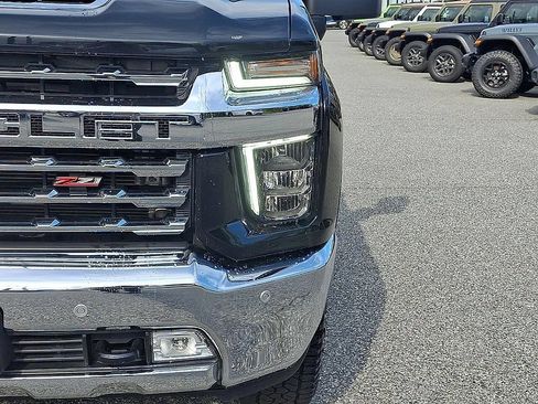 Used 2022 Chevrolet Silverado 2500 LTZ w/ LTZ Premium Package AWD/4WD image 9