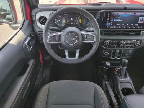 Used 2025 Jeep Wrangler Unlimited Sahara w/ Safety Group image 16