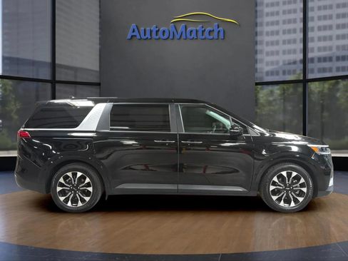 Used 2024 Kia Carnival EX FWD image 13