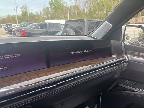 Used 2025 Cadillac Escalade Sport Platinum w/ LPO, Floor Liner Package AWD/4WD image 50