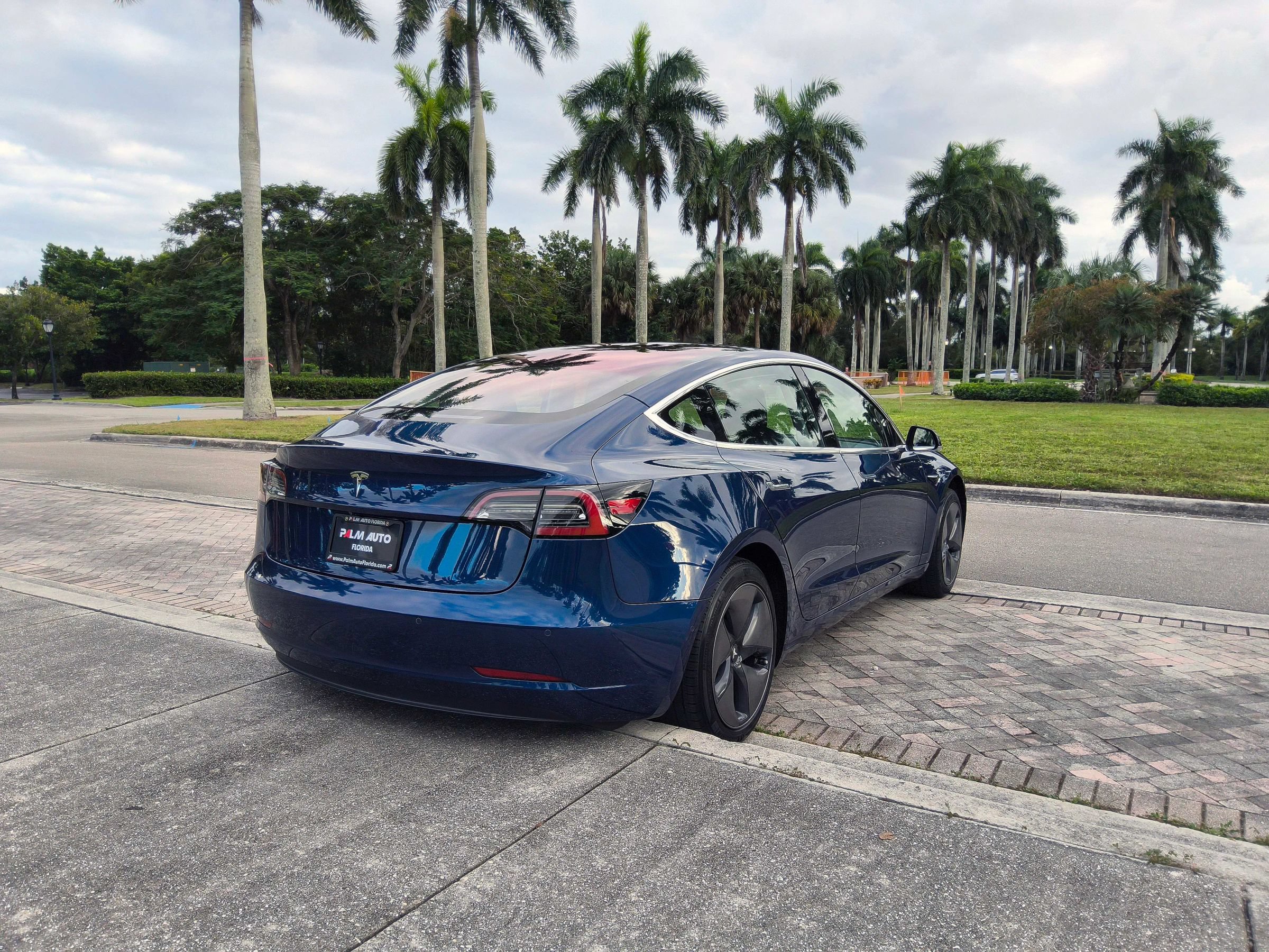 Used 2018 Tesla Model 3 Long Range RWD image 9