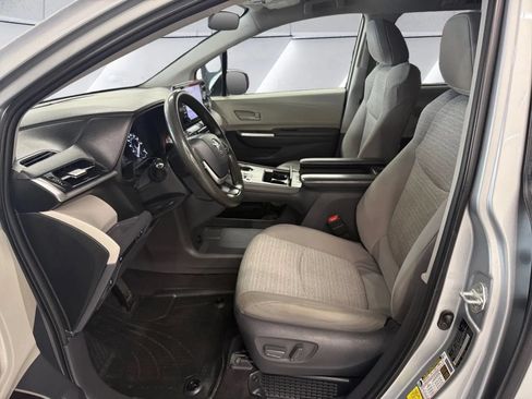 Used 2021 Toyota Sienna LE FWD image 13