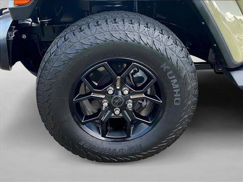 Used 2025 Jeep Gladiator Sport AWD/4WD image 10