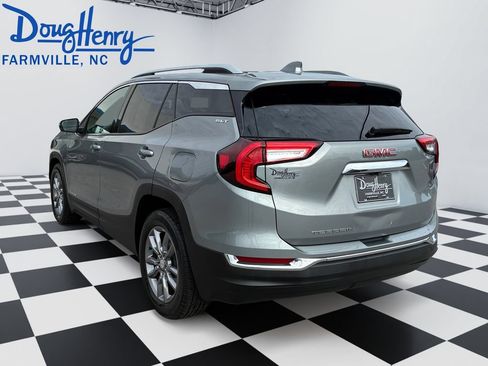 Used 2023 GMC Terrain SLT w/ Infotainment Package II FWD image 3