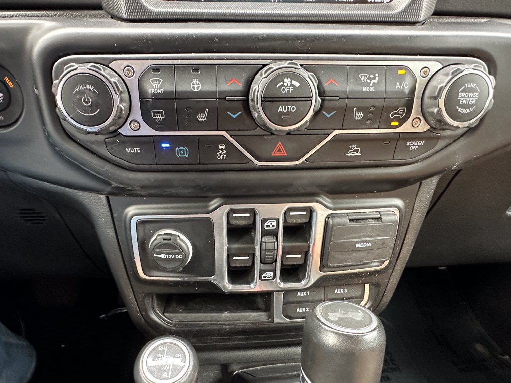 Used 2022 Jeep Wrangler Unlimited Sahara w/ Cold Weather Group AWD/4WD image 33