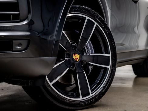 Used 2021 Porsche Cayenne AWD/4WD image 19