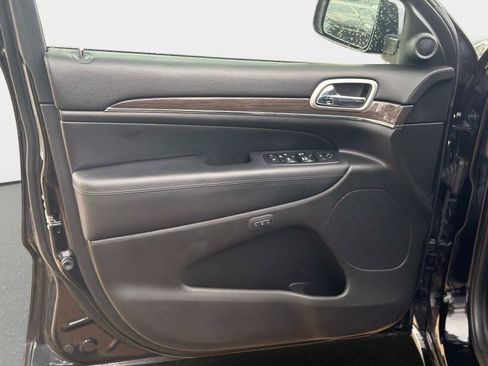 Used 2018 Jeep Grand Cherokee Overland RWD image 17