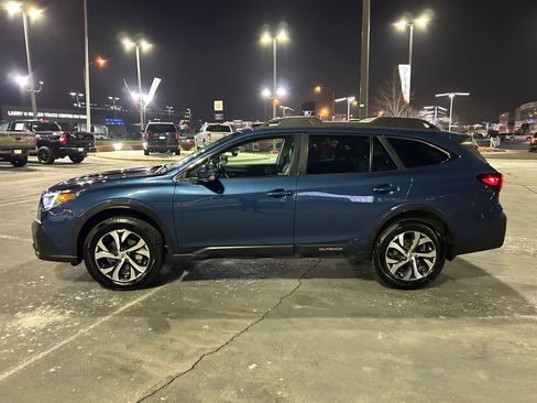 Used 2022 Subaru Outback Limited XT image 2