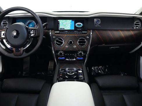 Used 2023 Rolls-Royce Cullinan w/ Cullinan Package image 45