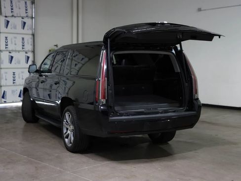 Used 2019 Cadillac Escalade ESV Luxury image 13