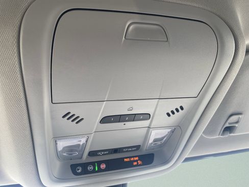 Used 2023 GMC Acadia SLT image 34