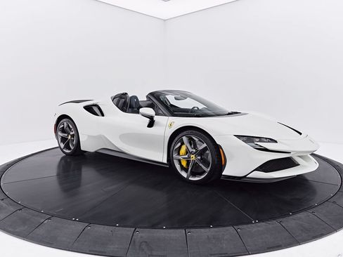 Used 2022 Ferrari SF90 Spider AWD/4WD image 24