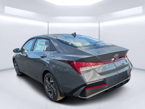 New 2026 Hyundai Elantra Limited FWD image 5