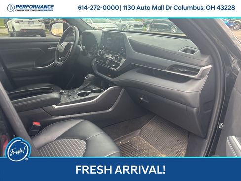 Used 2024 Toyota Highlander XSE image 16