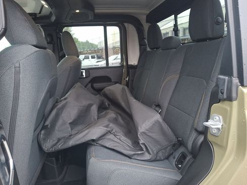 Used 2025 Jeep Gladiator Sport AWD/4WD image 10